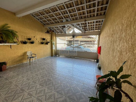 Casa com 3 Quartos à Venda, 205 m² em Guilhermina - Praia Grande