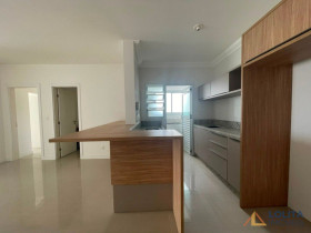 Apartamento com 3 Quartos à Venda, 107 m² em Canto - Florianopolis