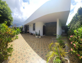 Casa com 3 Quartos à Venda,  em Parque 10 De Novembro - Manaus