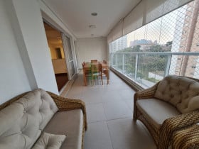 Apartamento com 3 Quartos para Alugar, 141 m² em Aclimação - São Paulo