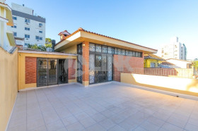 Casa com 3 Quartos à Venda, 234 m² em Petrópolis - Porto Alegre