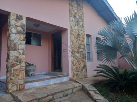 Casa com 3 Quartos à Venda, 336 m² em Jardim Petrópolis - Pirassununga