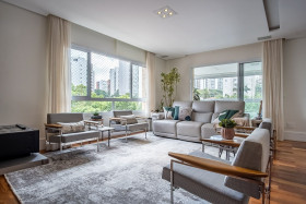 Apartamento com 4 Quartos à Venda, 215 m² em Moema - São Paulo