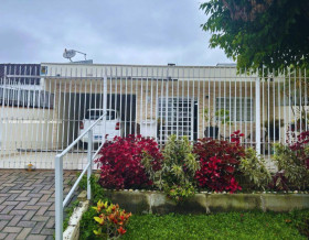 Casa com 6 Quartos à Venda, 250 m² em Portão - Curitiba
