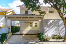 Casa de Condomínio com 3 Quartos à Venda,  em Granja Viana - Cotia