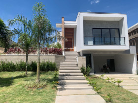 Casa com 3 Quartos à Venda,  em Condomínio Ninho Verde 1 Eco Residence - Porangaba