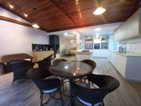Casa de Condomínio com 3 Quartos à Venda, 210 m² em Anita Garibaldi - Joinville