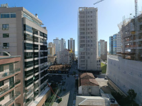 Apartamento com 3 Quartos para Temporada, 102 m² em Meia Praia - Itapema