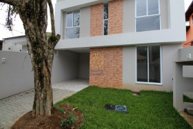 Sobrado com 3 Quartos à Venda, 97 m² em Barreirinha - Curitiba