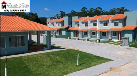 Casa de Condomínio com 2 Quartos à Venda ou Temporada, 52 m²em Recanto Verde - Criciúma