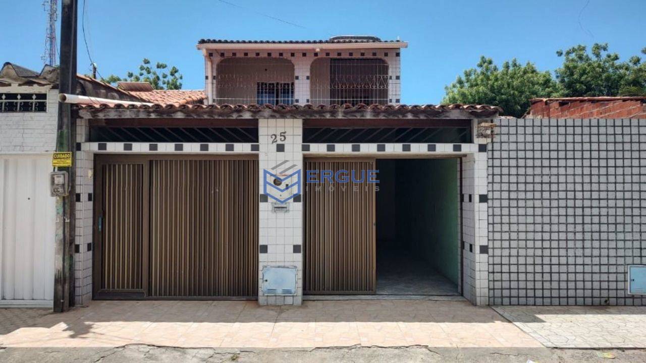 Casa com 4 Quartos à Venda, 180 m² em Prefeito José Walter - Fortaleza