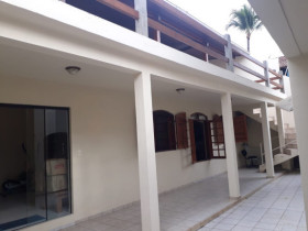 Casa com 3 Quartos à Venda,  em Perequê - Ilhabela