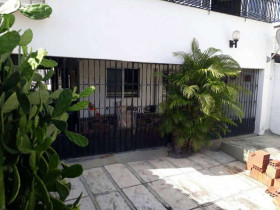 Casa com 5 Quartos à Venda, 200 m² em Campo Grande - Recife