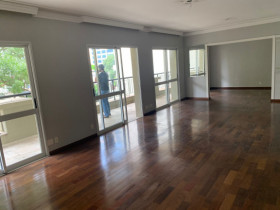 Apartamento com 4 Quartos à Venda, 222 m² em Vila Uberabinha - São Paulo