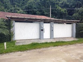 Casa com 3 Quartos à Venda, 170 m² em Guaecá - São Sebastião
