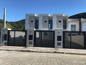 Casa com 2 Quartos à Venda, 70 m² em Sertãozinho - Itapema