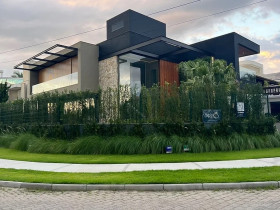 Casa com 5 Quartos à Venda, 350 m² em Jurerê Internacional - Florianópolis
