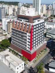 Sala Comercial à Venda ou Locação, 90 m² em Centro - Criciúma
