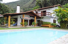 Casa de Condomínio com 5 Quartos à Venda, 200 m² em Cruzeiro - Teresópolis