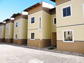Casa de Condomínio com 2 Quartos à Venda, 68 m² em Siqueira - Fortaleza
