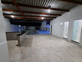 Chácara com 3 Quartos à Venda, 300 m² em Embauzinho  - Cachoeira Paulista