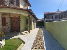 Casa com 4 Quartos à Venda, 200 m² em Ingleses Do Rio Vermelho - Florianópolis