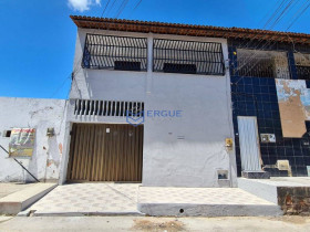 Casa com 3 Quartos para Alugar, 200 m² em Maraponga - Fortaleza