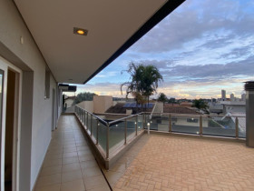 Casa de Condomínio com 3 Quartos à Venda,  em Parque Residencial Damha - Araraquara
