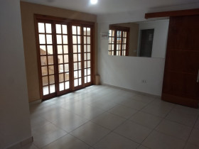 Casa com 1 Quarto para Alugar, 77 m² em Jardim São Savério - São Paulo