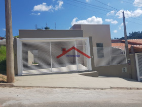 Casa com 3 Quartos à Venda, 113 m² em Centro - Morungaba