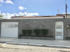 Casa com 3 Quartos à Venda,  em Farolândia - Aracaju