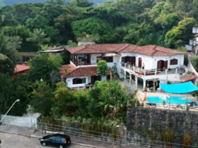 Casa com 6 Quartos à Venda, 750 m² em Praia do Arrastão - São Sebastião