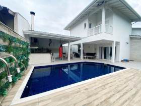 Casa de Condomínio com 6 Quartos para Temporada,  em Costa do Sol - Bertioga